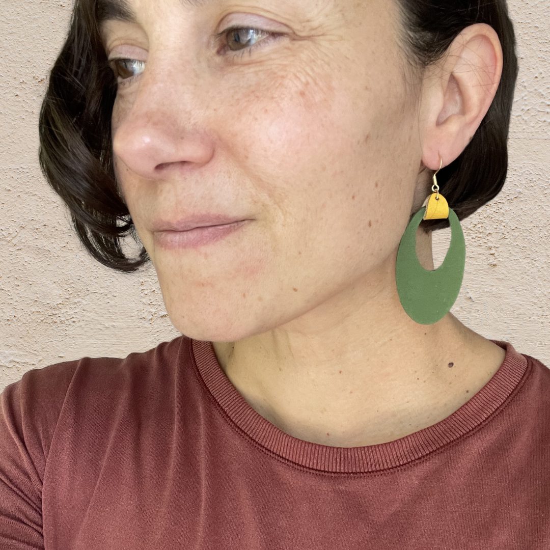 Retro Oval Green Earrings